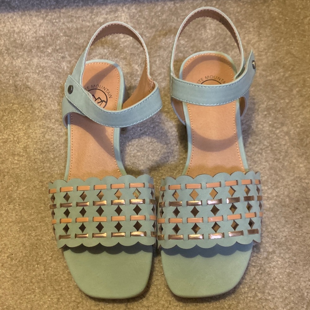 White Mountain Sandals NWOT